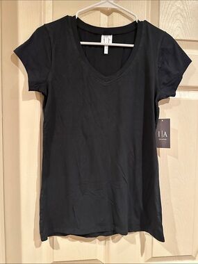 Black V-Neck Short Sleeve Women's Tee